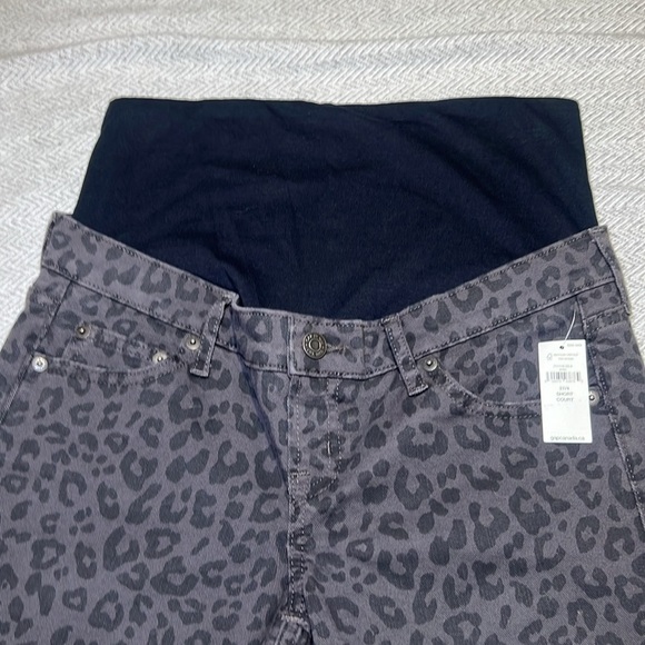 GAP Maternity Vintage Slim Jeans.  Leopard Print - Black and Gray. Size 27 - Picture 4 of 12